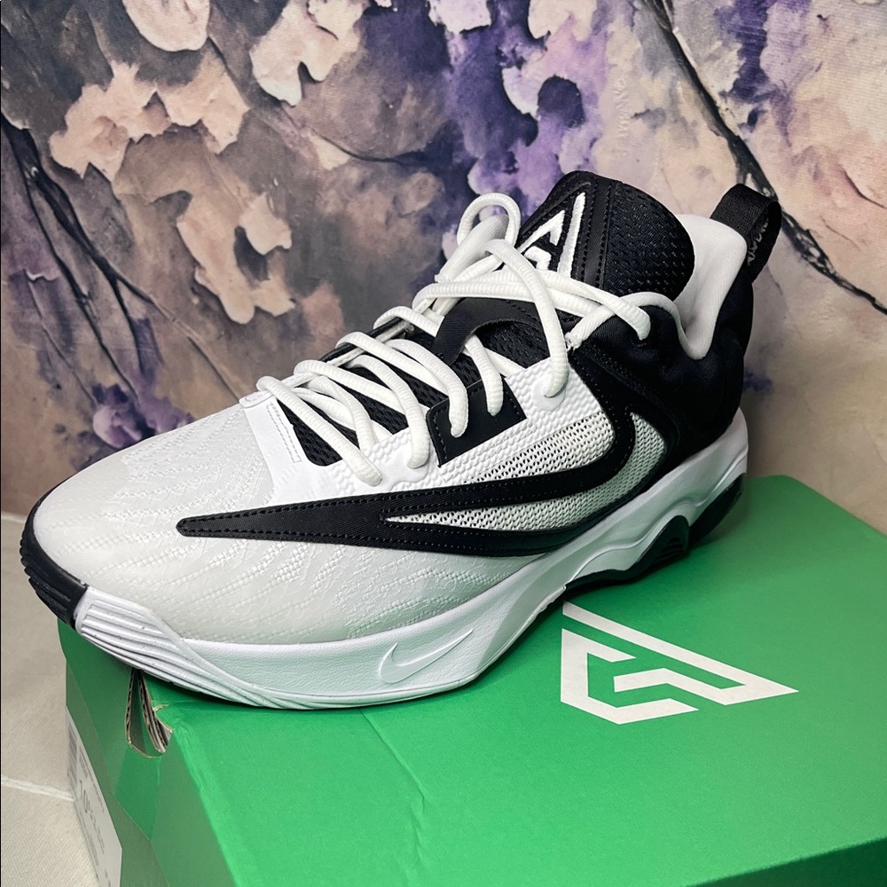Nike Giannis Immortality 3 Sneakers - Black and White